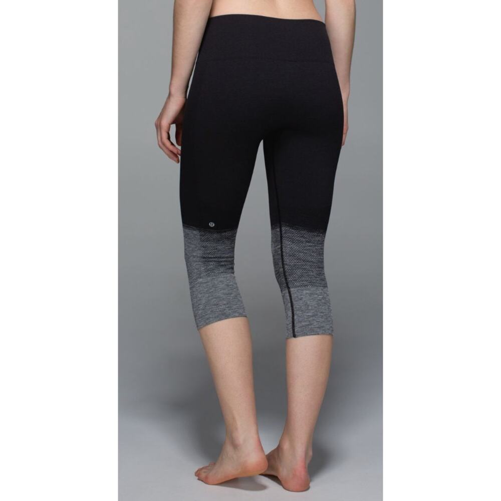 Lululemon Seamlessly Street Crop Heathered Black Knit Leggings Yoga Size 8